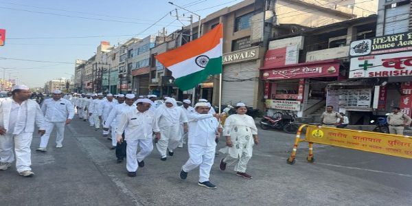 بھوپال کے کولار میں کانگریس سیوا دل کی پربھات پھیری، پرچم کشائی کے ساتھ گونجے حب الوطنی کے نعرے