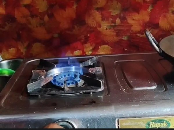 اوریا کے پرواہ گاؤں نے پیش کی خود انحصاری کی مثال، بائیو گیس سے جلا رہے ہیں چولہے اوریا کے پرواہ گاؤں نے پیش کی خود انحصاری کی مثال، بائیو گیس سے جلا رہے ہیں چولہے