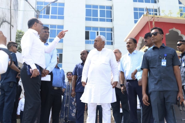 وزیر اعلیٰ نے پٹنہ کلکٹریٹ کا معائنہ کیا، افسران کودیں ہدایات وزیر اعلیٰ نے پٹنہ کلکٹریٹ کا معائنہ کیا، افسران کودیں ہدایات