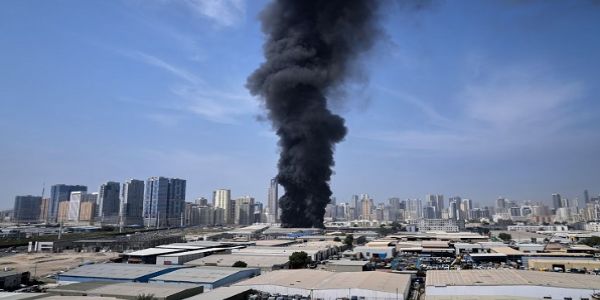 دبئی ایئرپورٹ کے اطراف میں آگ پر قابو پا یا گیا، پروازیں عارضی طور پر معطل