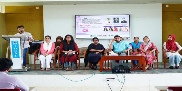 اے ایم یو ملاپورم سنٹر کی طالبات نے یوم خواتین پر منعقدہ پینل مباحثے میں شرکت کی