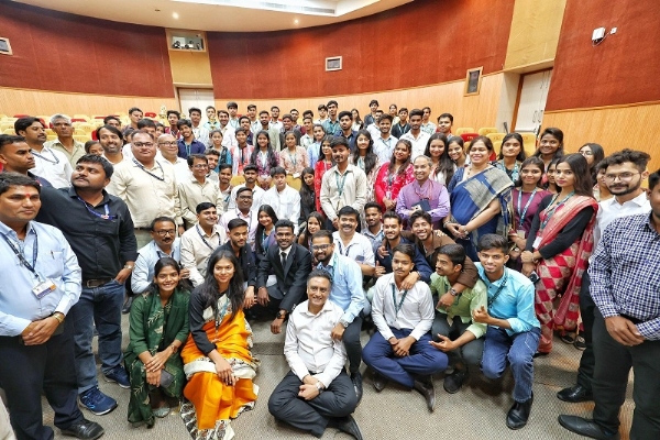 ہندوستان کے نوجوان ملک کے مستقبل کی تعمیر میں اہم کردار ادا کر سکتے ہیں: جیوترادتیہ سندھیا ہندوستان کے نوجوان ملک کے مستقبل کی تعمیر میں اہم کردار ادا کر سکتے ہیں: جیوترادتیہ سندھیا