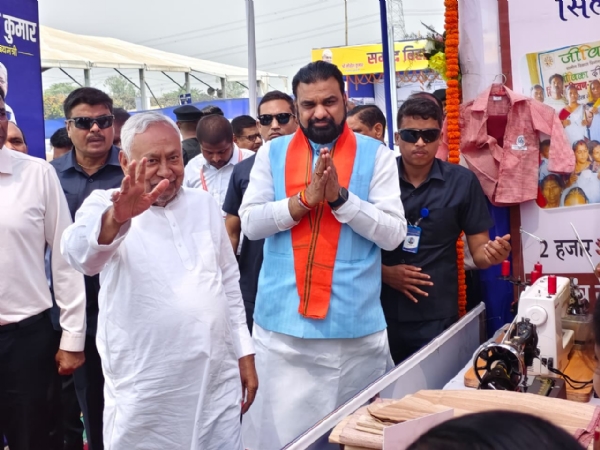 وزیر اعلیٰ بھاگلپور پہنچے، ریلوے اوور برج کا معائنہ کیا