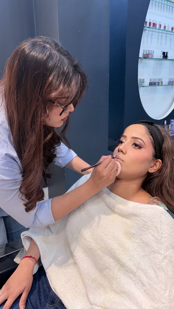 وزیر اعلیٰ یوتھ اسکیم نے قسمت بدل دی، لکھنو کی خوشی بنی خواتین کی کاروباری شخصیت کا نیا چہرہ