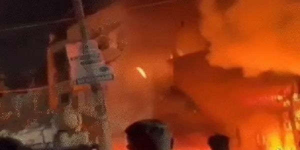 مدھیہ پردیش کے اندور میں الیکٹرک کار کے چارجنگ پوائنٹ میں بلاسٹ سے مکان میں آگ لگی، 8 افراد ہلاک، چار زخمی