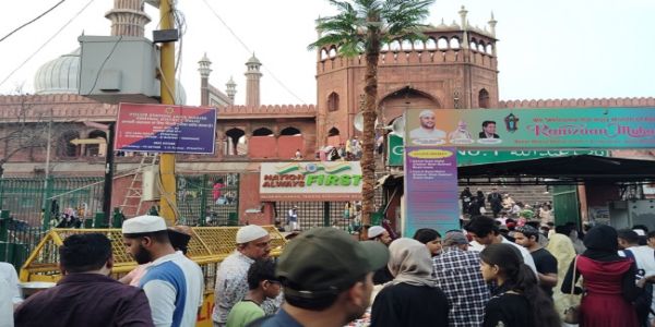 عید کی تیاریوں کے لیے بازاروں میں لوگوں کاامڈ پڑا ہجوم