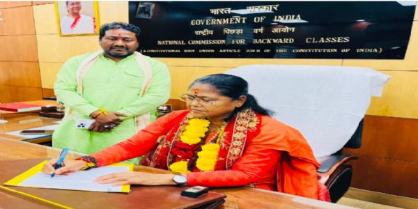 سابق مرکزی وزیر سادھوی نرنجن جیوتی نے قومی کمیشن برائے پسماندہ طبقات کی چیئرپرسن کا عہدہ سنبھالا۔