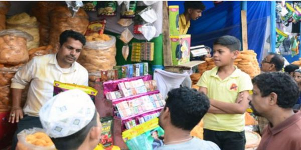 عید سے قبل ہاشمی چوک بازار سج گیا، خریداری کے لیے لوگوں کا ہجوم