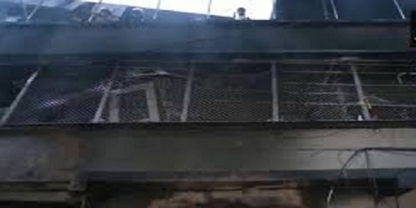 اندور میں الیکٹرک کار کے چارجنگ پوائنٹ میں دھماکے سے گھر میں آگ لگی، چھ افراد کی موت