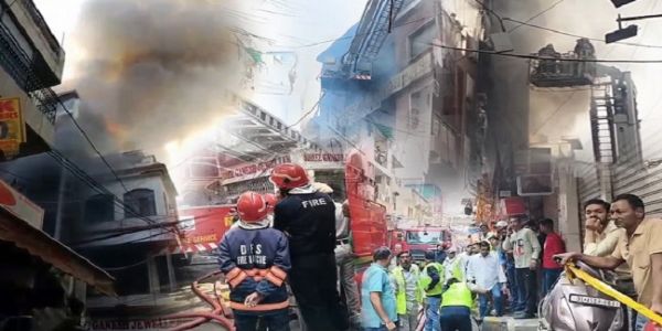 دہلی کے پالم کے رام چوک مارکیٹ میں آگ لگنے سے نو افرادکی موت، تحقیقات کا حکم