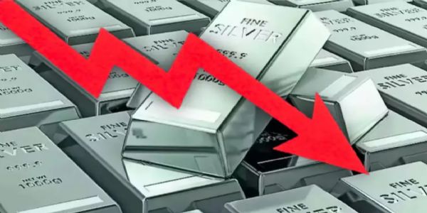 سپاٹ چاندی کی قیمتوں میں تیزی سے گراوٹ، 15,000 روپے سے زیادہ کی کمی