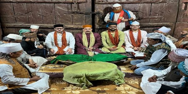 حضرت شیخ سلیم چشتی رحمة اللہ علیہ کے قل کی رسم میں عقیدت مندوں کا جم غفیر