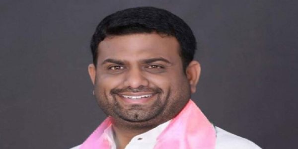 پایلٹ روہت ریڈی کو پارٹی کی جانب سے وجہ بتائو نوٹس جاری