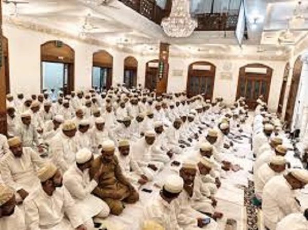 بوہرہ سماج نے سادگی کے ساتھ ادا کی عید کی نماز