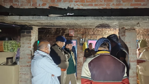 اتر پردیش میں جائیداد کے تنازع پر بیٹے نے ماں باپ، بہن اور دادی کو قتل کر دیا۔ اتر پردیش میں جائیداد کے تنازع پر بیٹے نے ماں باپ، بہن اور دادی کو قتل کر دیا۔