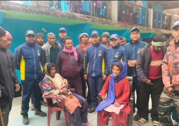 ایس ڈی آر ایف نے جنگل میں کھوئی ماں اور بیٹی کو بچایا ایس ڈی آر ایف نے جنگل میں کھوئی ماں اور بیٹی کو بچایا