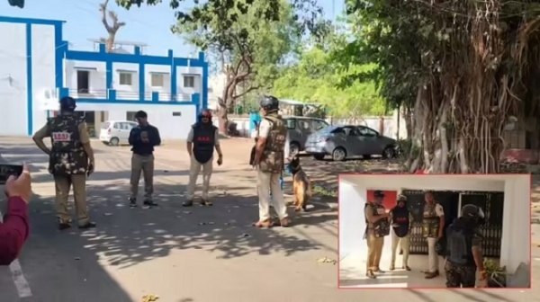 ضلع کورٹ کو بم سے اڑانے کی افواہ کے درمیان موک ڈرل، آمد و رفت پر لگی روک ضلع کورٹ کو بم سے اڑانے کی افواہ کے درمیان موک ڈرل، آمد و رفت پر لگی روک