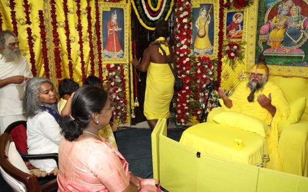 President-Murmu-met-Saint-Prem