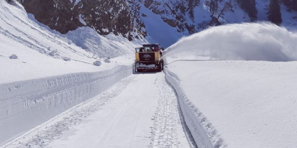 جموں خطے میں برفباری کے باعث اہم سڑکیں بند
