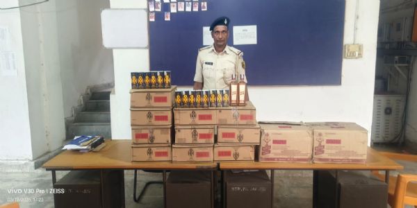 بیتیا میں کثیر مقدار میں غیر ملکی شراب ضبط