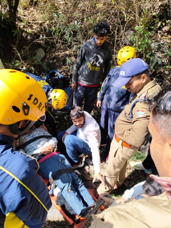 نینی تال میں گاڑی کھائی میں گری، دو سیاح ہلاک، دو زخمی