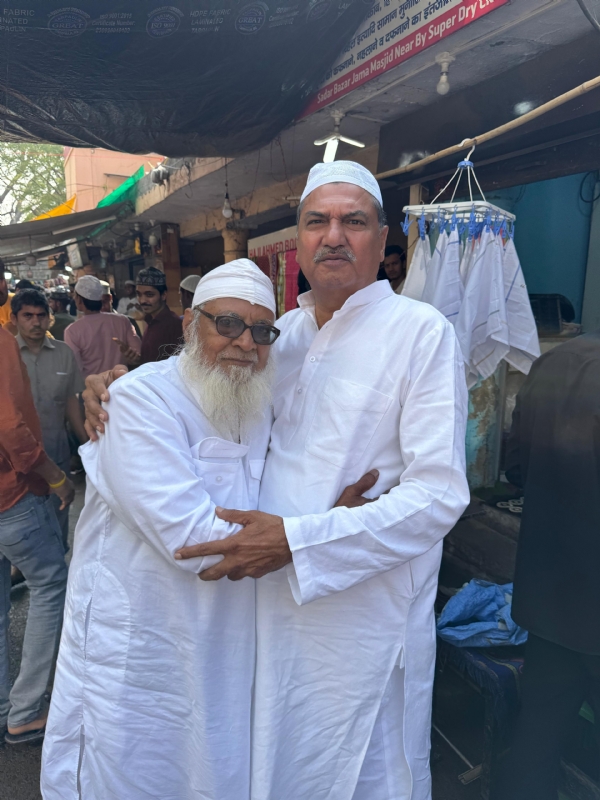 نوح میں عید الفطر پر بھائی چارے کا پیغام ، ذاکر حسین نے نیک خواہشات کا اظہار کیا