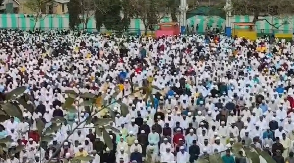 دھوبری عیدگاہ گراؤنڈ میں عیدالفطر کی نماز ادا کی گئی، ہزاروں افراد جمع ہوئے