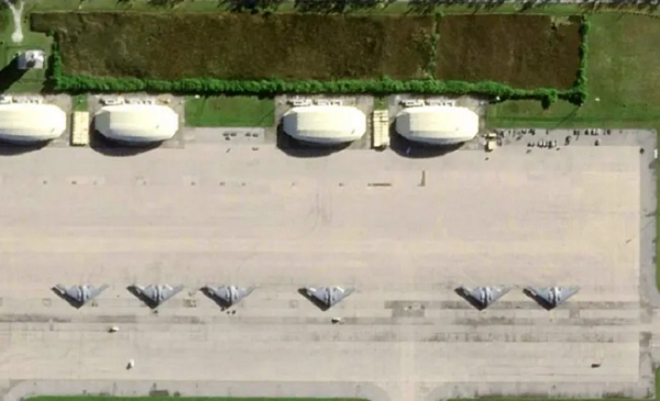 ڈیاگو گارشیا میں امریکہ اور برطانیہ کے مشترکہ فوجی اڈے پر ایرانی میزائل حملہ: رپورٹ ڈیاگو گارشیا میں امریکہ اور برطانیہ کے مشترکہ فوجی اڈے پر ایرانی میزائل حملہ: رپورٹ