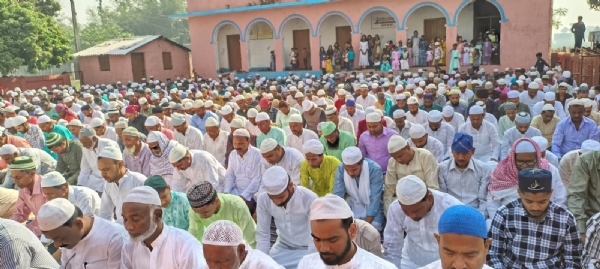 سپول میں عید الفطر خوشی سے منائی گئی، نماز کے بعد گلے مل کر مبارکباد کاسلسلہ جاری