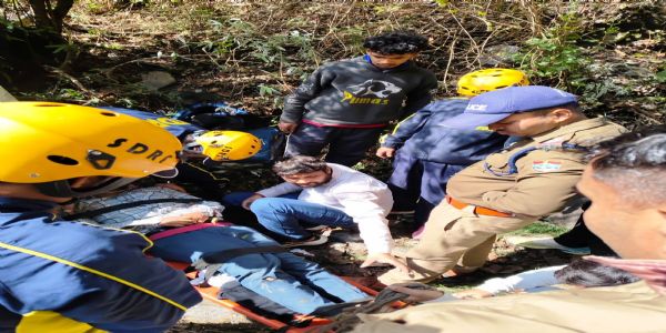 نینی تال میں گاڑی کھائی میں گری، دو سیاح ہلاک، دو زخمی