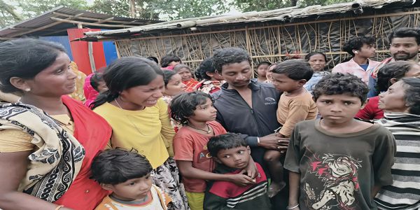 تیز آندھی کے دوران پر گرا درخت، خاتون کی موت، دو بچے زخمی