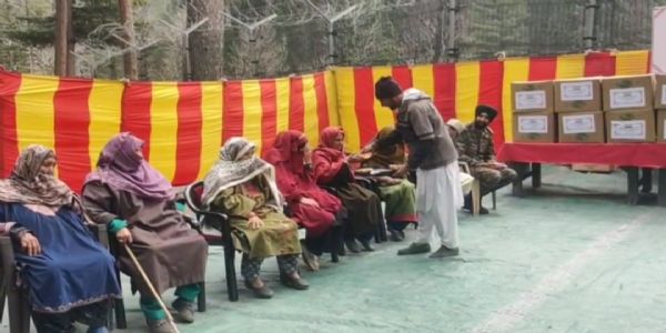 فوج نے کیرن کے لوگوں کے ساتھ عید منائی، 120 ضرورت مند خاندانوں کی مدد کی