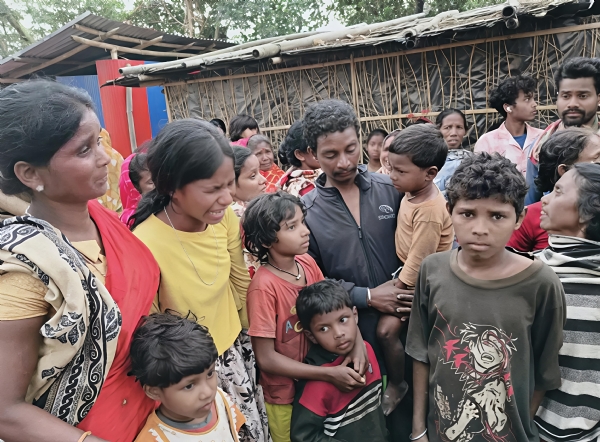 تیز آندھی کے دوران پر گرا درخت، خاتون کی موت، دو بچے زخمی