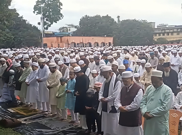 کشن گنج میں عید الفطر جوش و خروش سے منائی گئی