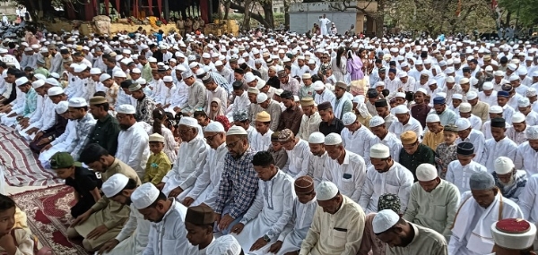 UP-VNS-EID-UL-FITAR-NAMAJ
