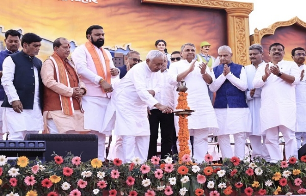 وزیر اعلیٰ نے یوم بہار تقریب 2026 کا شمع روشن کرکے کیا افتتاح وزیر اعلیٰ نے یوم بہار تقریب 2026 کا شمع روشن کرکے کیا افتتاح