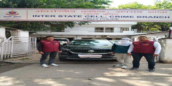 دہلی کرائم برانچ نے شراب کی اسمگلنگ کے ریکٹ کا پردہ فاش کیا، ملزم کو 144 بوتلیں غیر ملکی شراب کے ساتھ گرفتار کیا