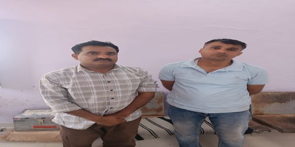 تھانہ افسر سمیت دو پولیس اہلکار 8لاکھ کی رشوت لیتے ہوئے گرفتار