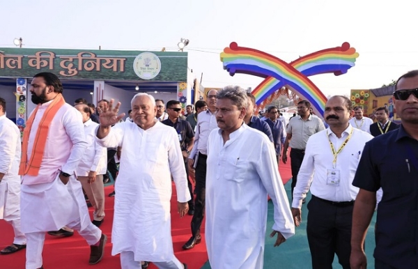 وزیر اعلیٰ نے یوم بہار تقریب 2026 کا شمع روشن کرکے کیا افتتاح وزیر اعلیٰ نے یوم بہار تقریب 2026 کا شمع روشن کرکے کیا افتتاح