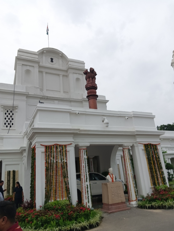 مودی سب سے زیادہ دنوں تک حکومت کے سر براہ رہنے والے سیاسی رہنما ، دہلی اسمبلی میں مبارکباد کی تحریک پیش