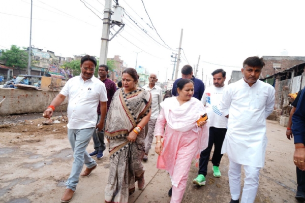 اسٹینڈنگ کمیٹی کے چیئرمین ستیہ شرما نے نجف گڑھ زون کے نانگلی سکراوتی علاقے کا معائنہ کیا اسٹینڈنگ کمیٹی کے چیئرمین ستیہ شرما نے نجف گڑھ زون کے نانگلی سکراوتی علاقے کا معائنہ کیا