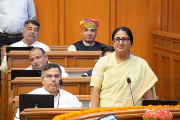 دہلی کی وزیر اعلیٰ نے اقتصادی سروے 26-2025 اسمبلی میں پیش کیا