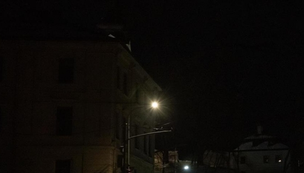 کویت میں انٹرسیپشن کا ملبہ گر نے سے بجلی کی ترسیلی لائنیں ٹھپ