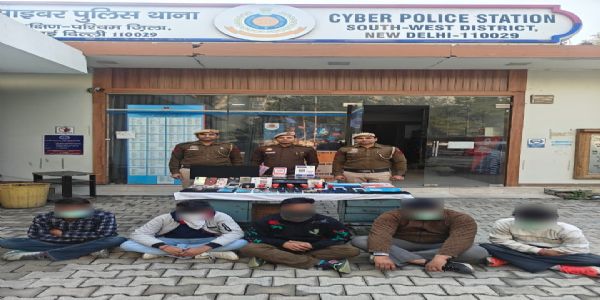 دہلی-ممبئی سے کام کرنے والے بڑے فراڈ گینگ کا پردہ فاش، 11 گرفتار