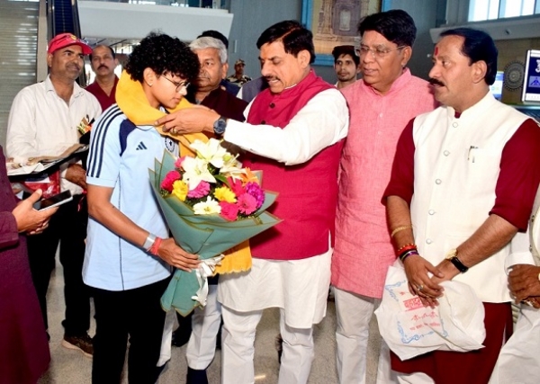 وزیر اعلیٰ ڈاکٹر موہن یادو نے  گوالیار ہوائی اڈے پر خیر مقدم کیا