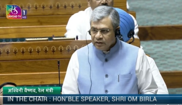 ٹرین کی 78 فیصد سیٹیں جنرل اور سلیپر کلاس کے لئے مختص ہیں : اشونی ویشنو