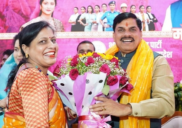 وزیراعلیٰ کی رہائش گاہ پر خواتین نے موہن یادو کو سالگرہ کی مبارکباد دی