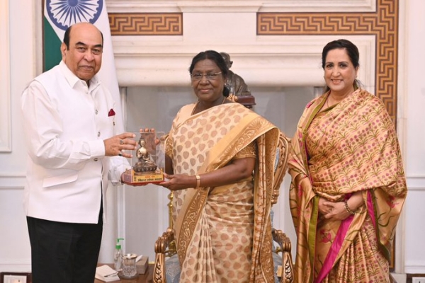 ناگالینڈ اور بہار کے گورنر اور منی پور کے وزیر اعلیٰ نے صدرجمہوریہ سے ملاقات کی ناگالینڈ اور بہار کے گورنر اور منی پور کے وزیر اعلیٰ نے صدرجمہوریہ سے ملاقات کی