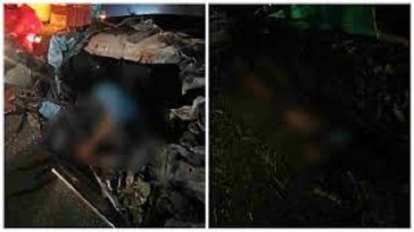 بھوپال میں کار اور ٹریکٹر ٹرالی کی آمنے سامنے ٹکر بھوپال میں کار اور ٹریکٹر ٹرالی کی آمنے سامنے ٹکر