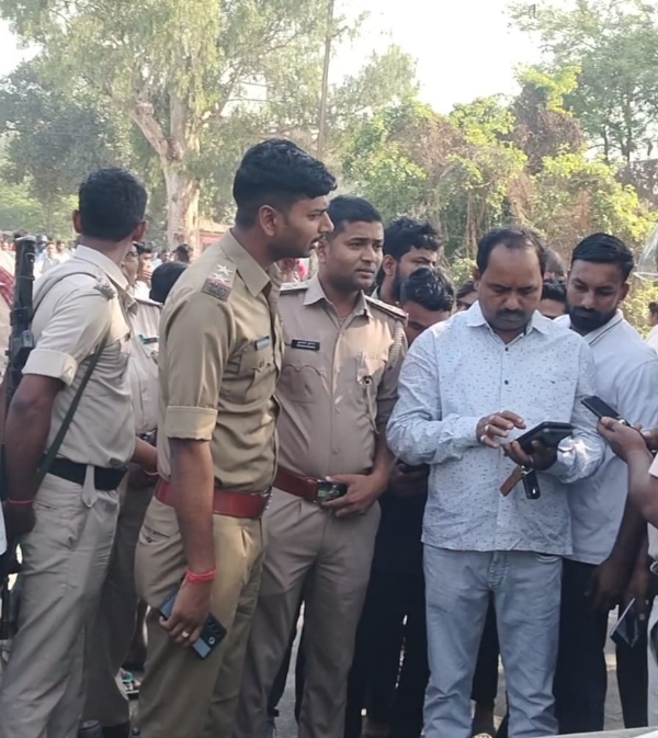 بہار کے روہتاس میں تھار نے تین موٹر سائیکل سواروں کو کچلا، دو کی موت